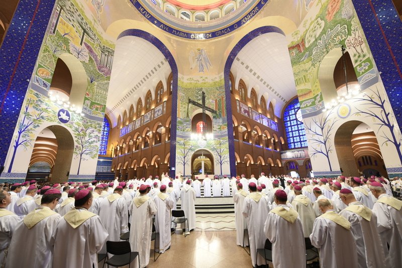 Bispos se unem para a oração do santo terço pelas vocações ...