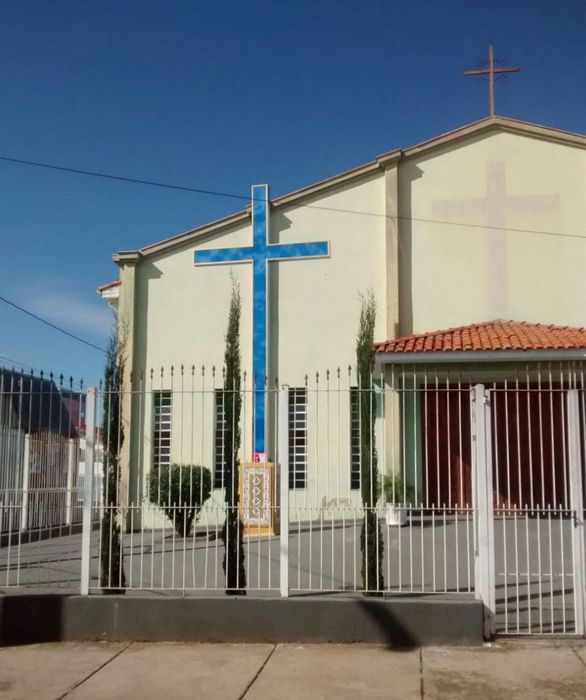 Cruzeiro das Missões instalado na igreja matriz da Paróquia São Geraldo, em Pouso Alegre. 