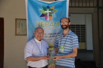 Dom Barreto no lançamento da publicação em Manaus.